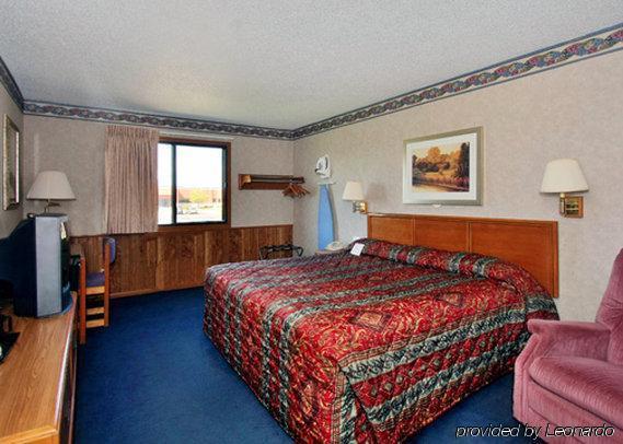 Econo Lodge Inn & Suites Dubuque Δωμάτιο φωτογραφία