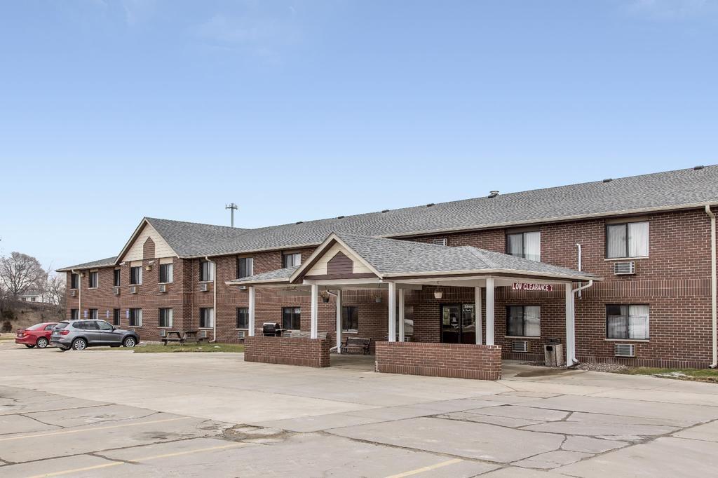 Econo Lodge Inn & Suites Dubuque Εξωτερικό φωτογραφία