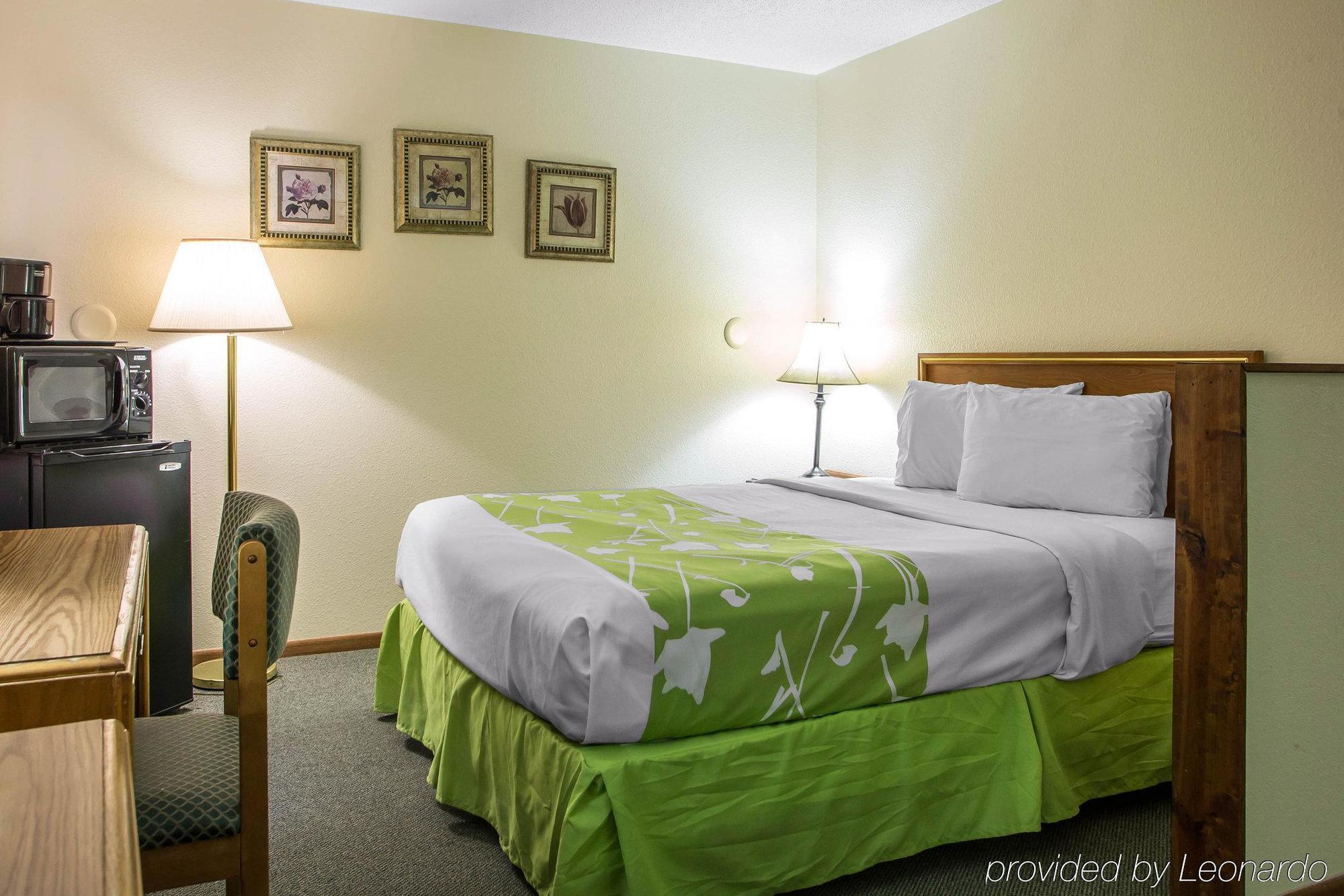 Econo Lodge Inn & Suites Dubuque Εξωτερικό φωτογραφία