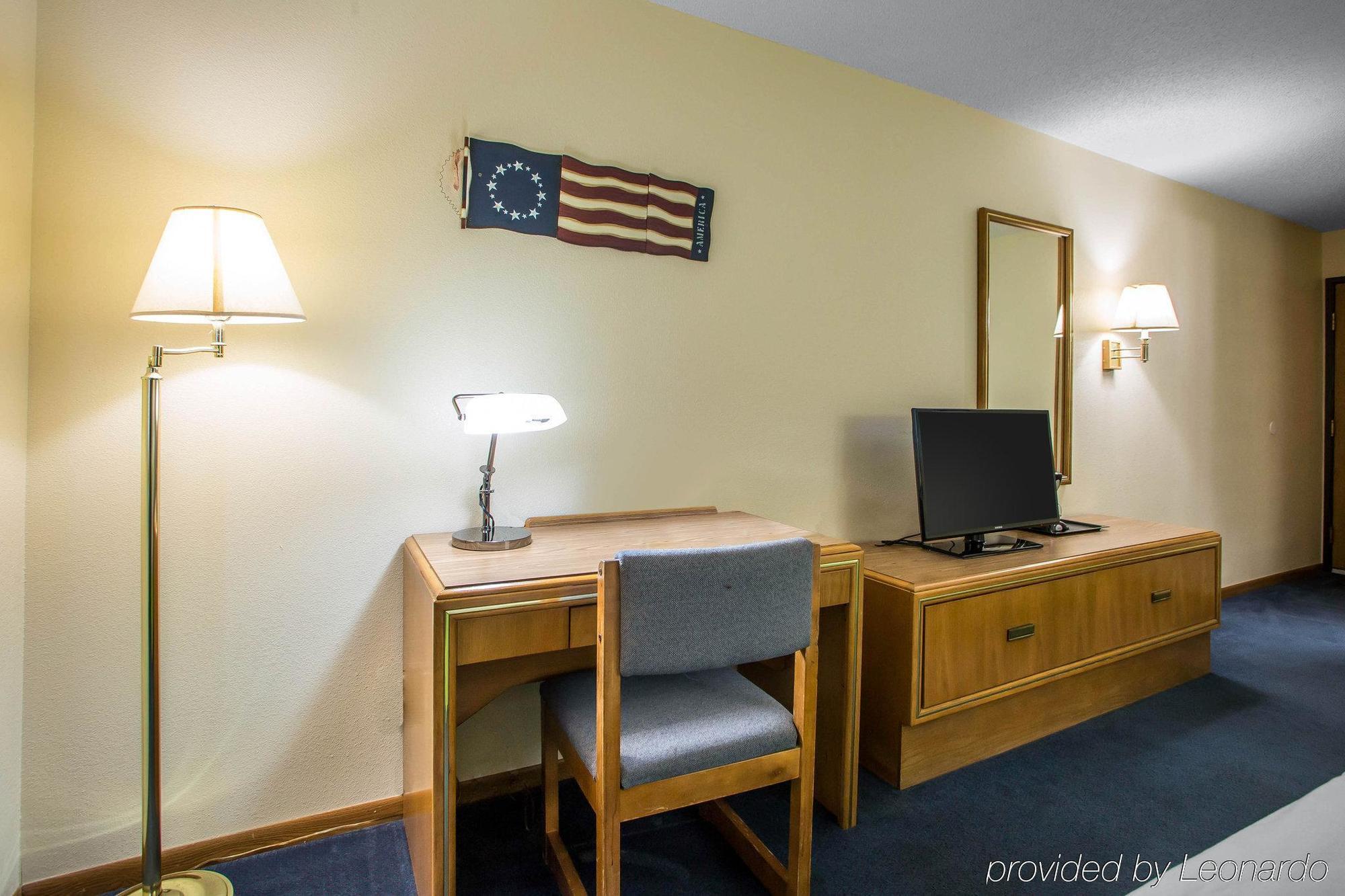 Econo Lodge Inn & Suites Dubuque Εξωτερικό φωτογραφία