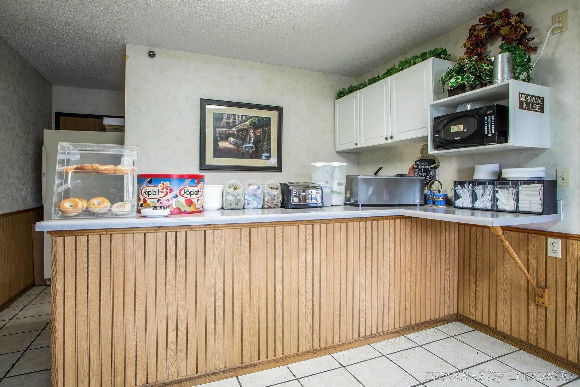 Econo Lodge Inn & Suites Dubuque Εξωτερικό φωτογραφία