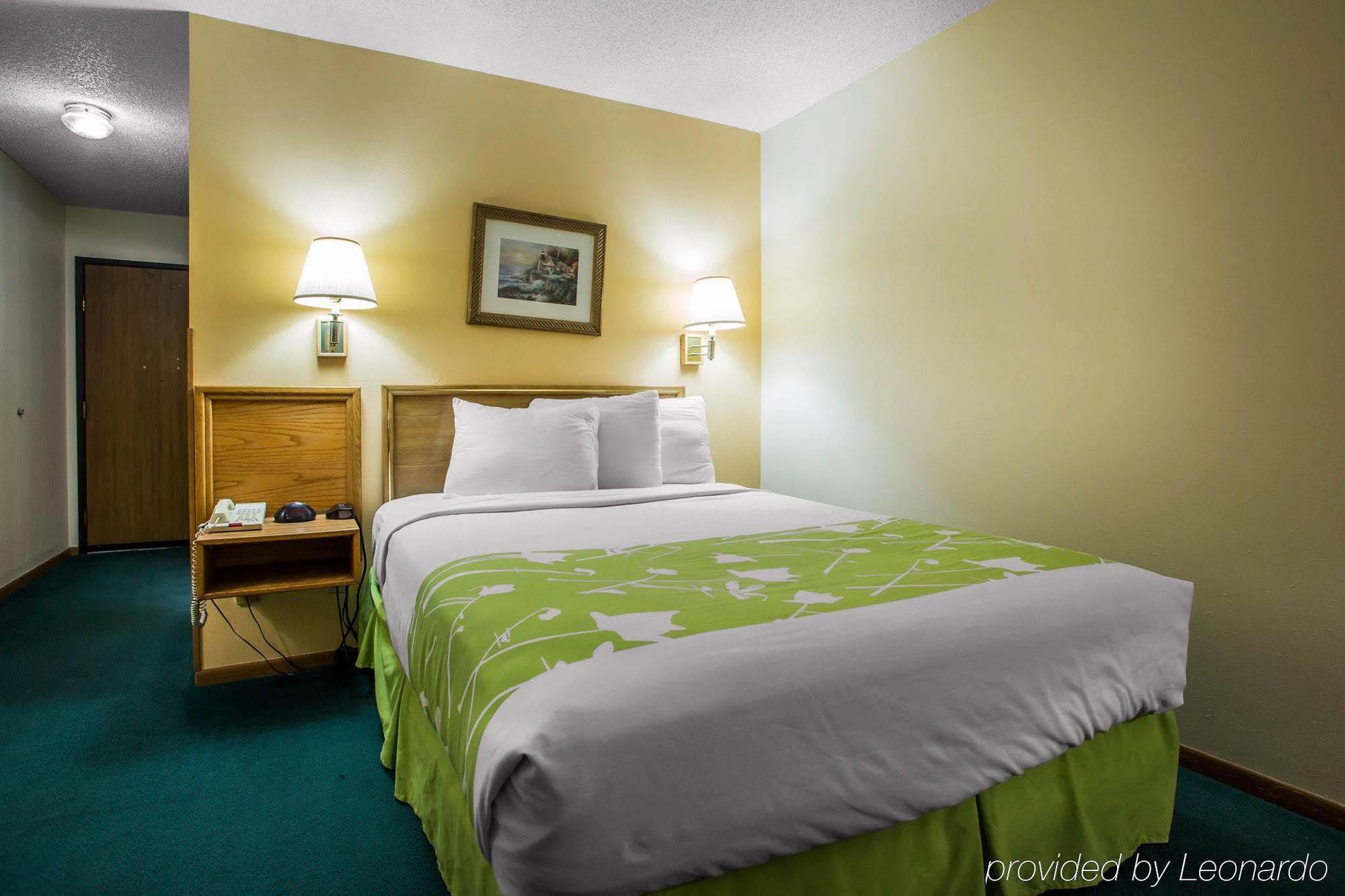 Econo Lodge Inn & Suites Dubuque Εξωτερικό φωτογραφία
