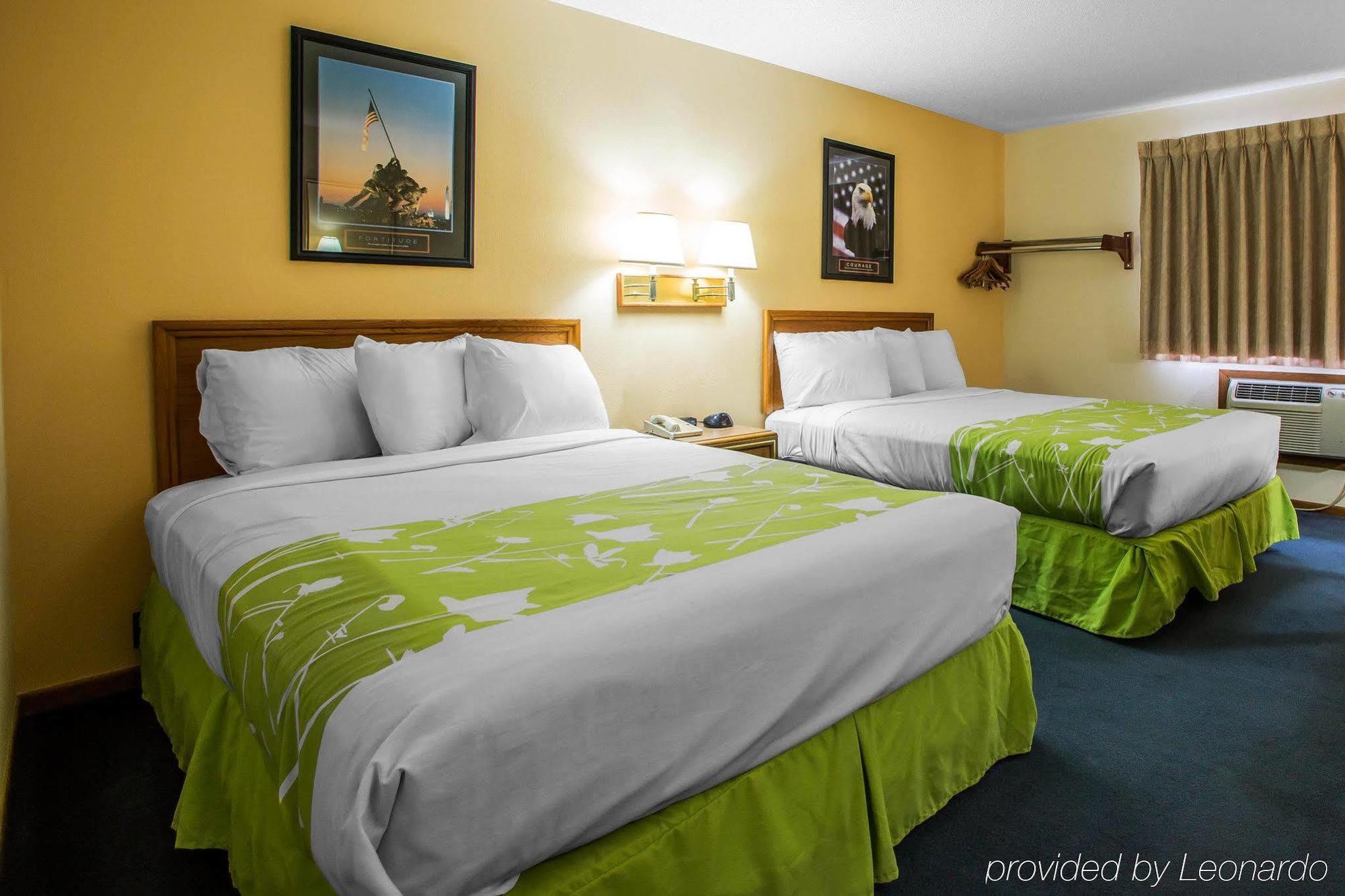 Econo Lodge Inn & Suites Dubuque Εξωτερικό φωτογραφία