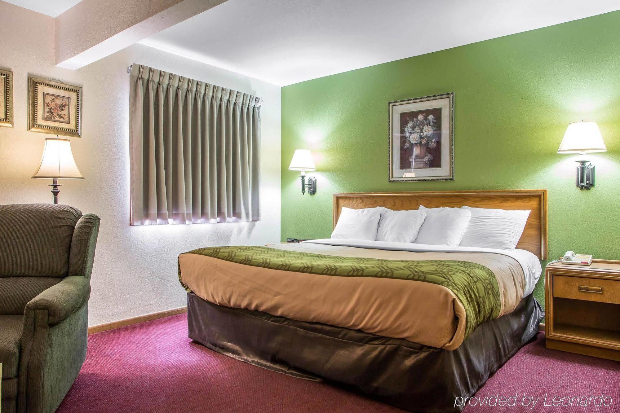 Econo Lodge Inn & Suites Dubuque Εξωτερικό φωτογραφία